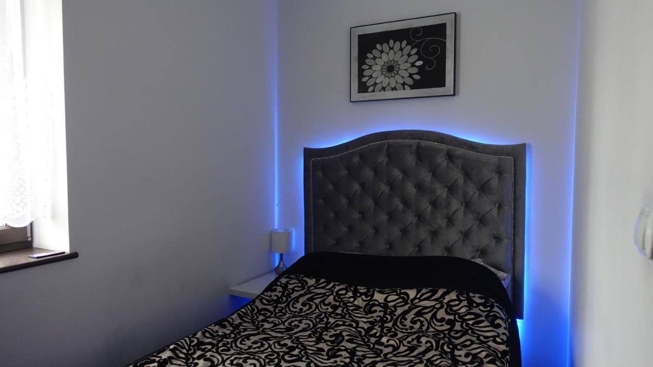 Appartamento Apartament Neon Gdynia Esterno foto